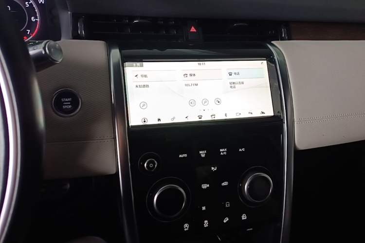 Used Land Rover Discovery Sport 2020 249 PS R-Dynamic Performance Edition Audio And AC Panel