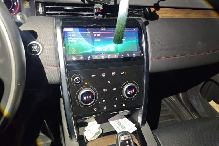 Used Land Rover Discovery Sport 2020 249 PS R-Dynamic Performance Edition Audio And AC Panel