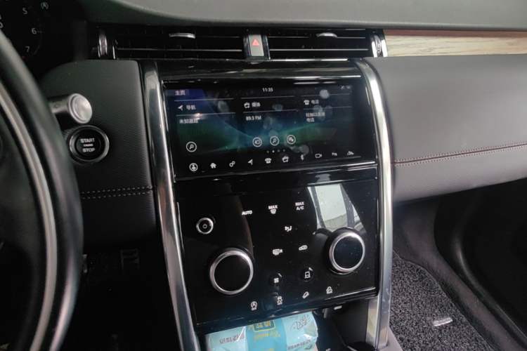 Used Land Rover Discovery Sport 2020 249 PS R-Dynamic Performance Edition Audio And AC Panel