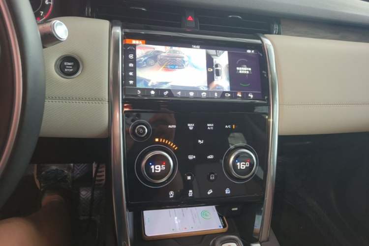 Used Land Rover Discovery Sport 2020 249 PS R-Dynamic Performance Tech Edition 7 Seats Audio And AC Panel