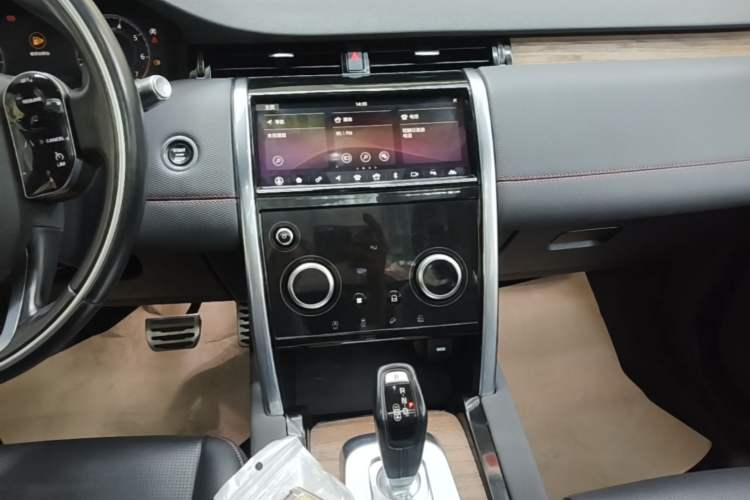 Used Land Rover Discovery Sport 2020 249 PS R-Dynamic Performance Edition Audio And AC Panel