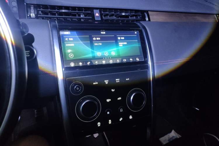 Used Land Rover Discovery Sport 2020 249 PS R-Dynamic Performance Tech Edition 7 Seats Audio And AC Panel