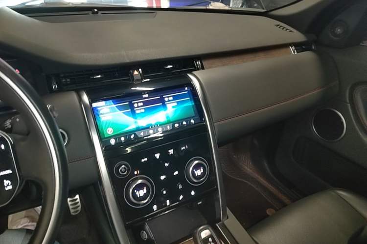 Used Land Rover Discovery Sport 2020 249 PS R-Dynamic Performance Tech Edition 7 Seats Audio And AC Panel