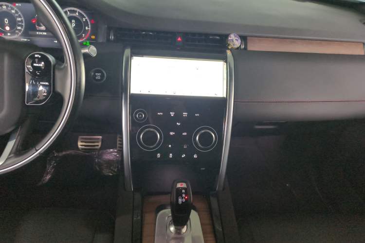 Used Land Rover Discovery Sport 2020 249 PS R-Dynamic Performance Edition Audio And AC Panel