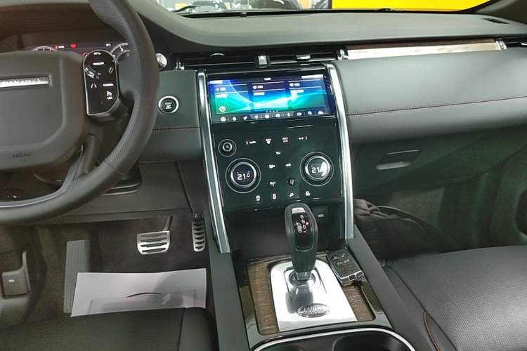 Used Land Rover Discovery Sport 2020 249 PS R-Dynamic Performance Edition Audio And AC Panel