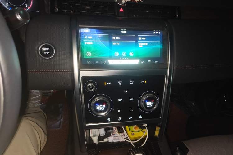 Used Land Rover Discovery Sport 2020 249 PS R-Dynamic Performance Edition Audio And AC Panel