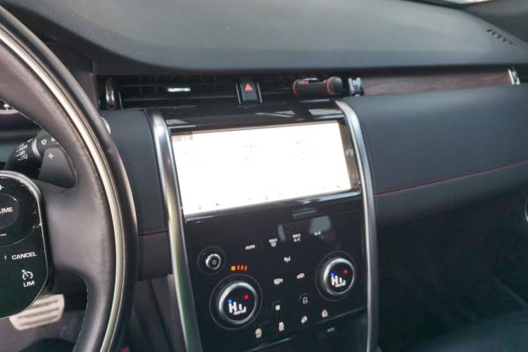 Used Land Rover Discovery Sport 2020 249 PS R-Dynamic Performance Edition Audio And AC Panel