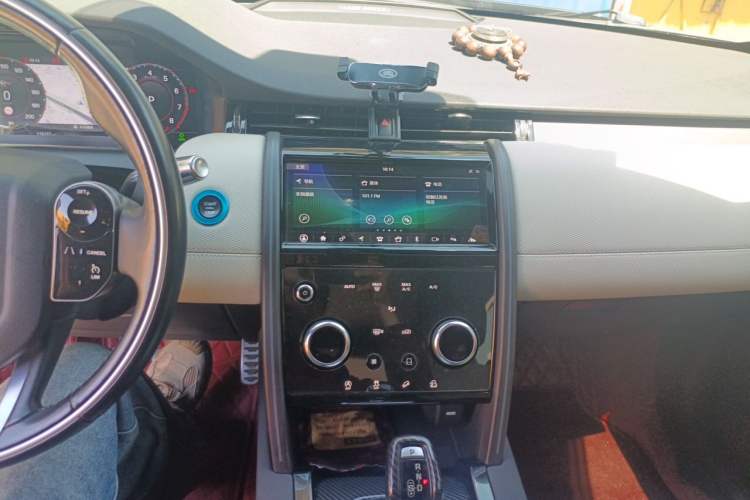 Used Land Rover Discovery Sport 2020 249 PS R-Dynamic Performance Edition Audio And AC Panel
