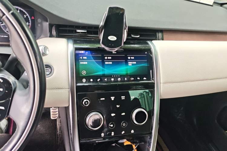 Used Land Rover Discovery Sport 2020 249 PS R-Dynamic Performance Edition Audio And AC Panel