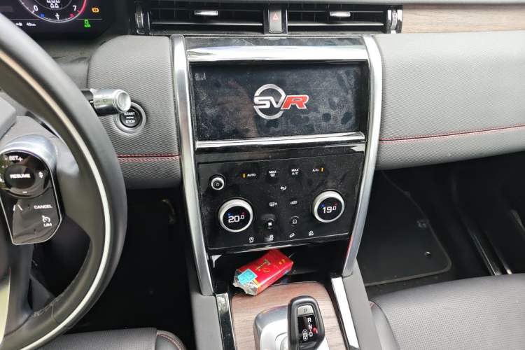 Used Land Rover Discovery Sport 2020 249 PS R-Dynamic Performance Tech Edition 7 Seats Audio And AC Panel