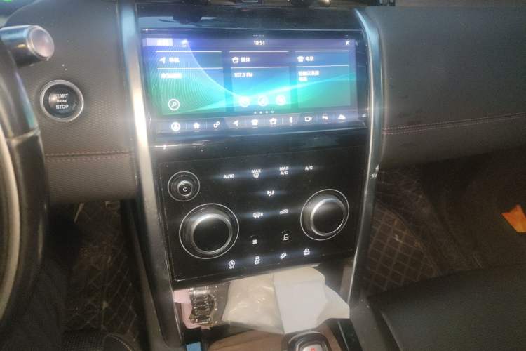 Used Land Rover Discovery Sport 2020 249 PS R-Dynamic Performance Edition Audio And AC Panel
