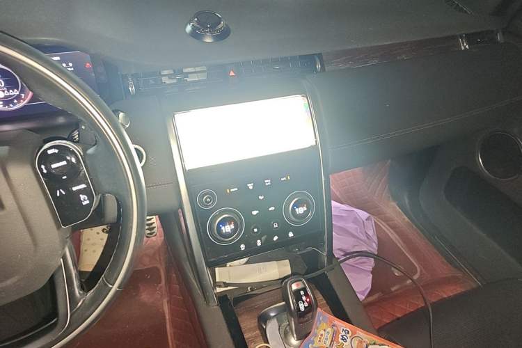 Used Land Rover Discovery Sport 2020 249 PS R-Dynamic Performance Tech Edition 5 Seats Audio And AC Panel