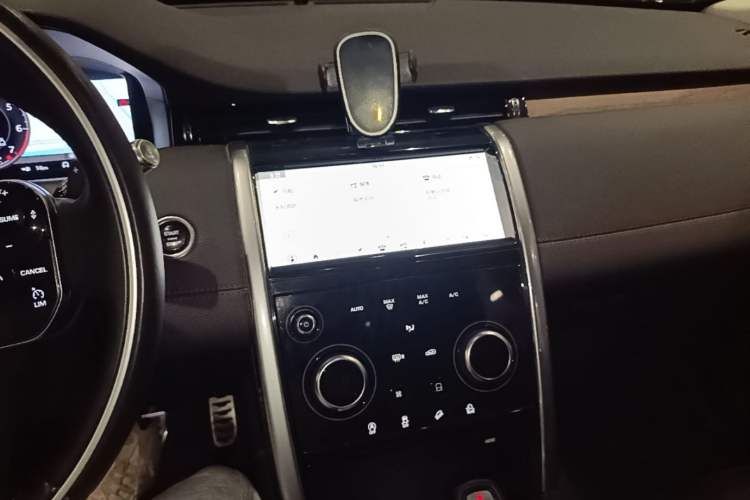 Used Land Rover Discovery Sport 2020 249 PS R-Dynamic Performance Edition Audio And AC Panel