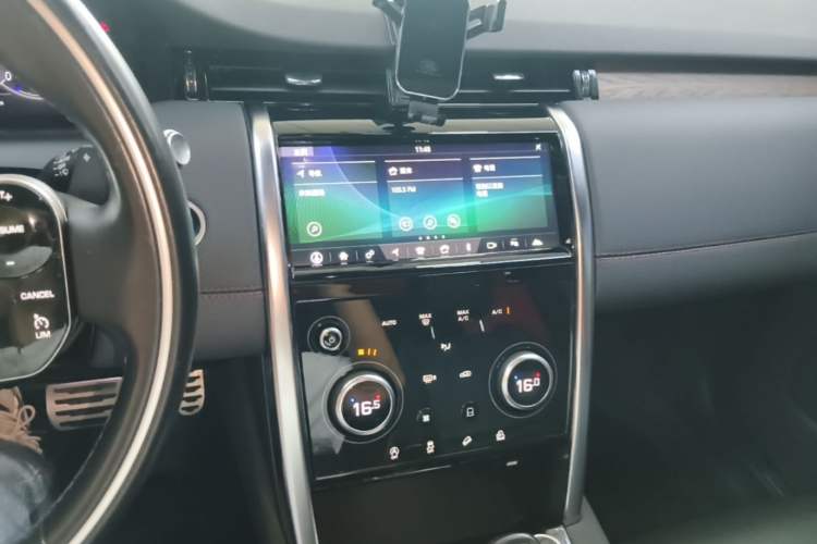 Used Land Rover Discovery Sport 2020 249 PS R-Dynamic Performance Edition Audio And AC Panel