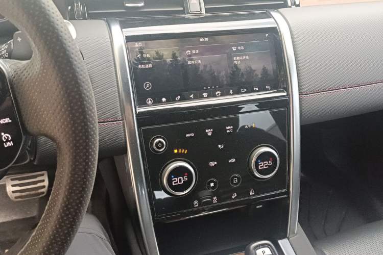 Used Land Rover Discovery Sport 2020 249 PS R-Dynamic Performance Tech Edition 5 Seats Audio And AC Panel