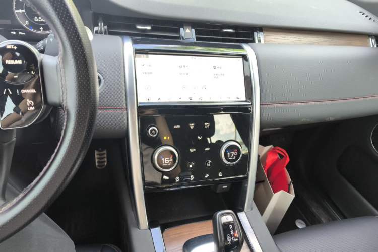 Used Land Rover Discovery Sport 2020 249 PS R-Dynamic Performance Edition Audio And AC Panel