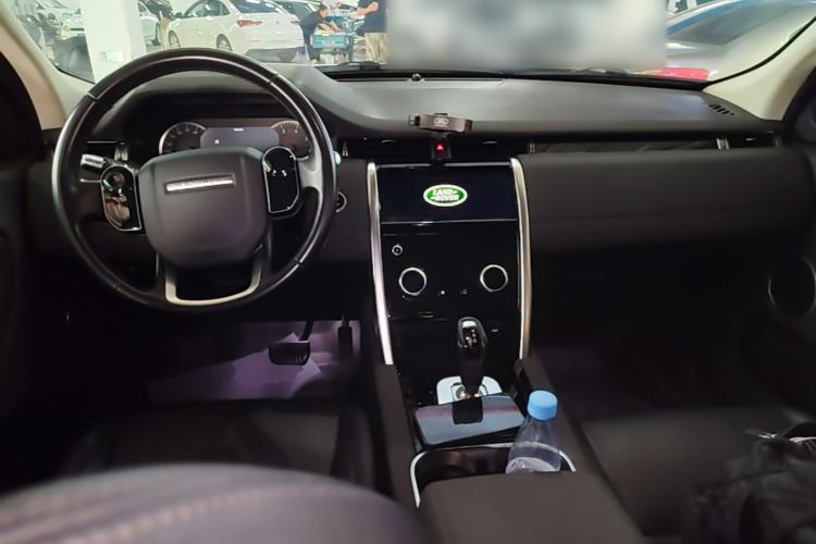 Used Land Rover Discovery Sport 2020 200 PS Family Edition Center Console