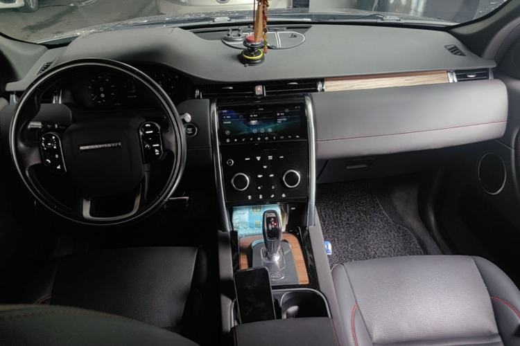 Used Land Rover Discovery Sport 2020 249 PS R-Dynamic Performance Edition Center Console