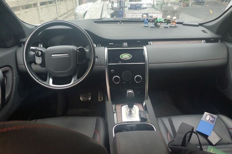 Used Land Rover Discovery Sport 2020 249 PS R-Dynamic Performance Edition Center Console