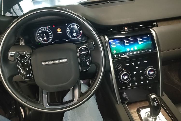 Used Land Rover Discovery Sport 2020 249 PS R-Dynamic Performance Tech Edition 7 Seats Center Console