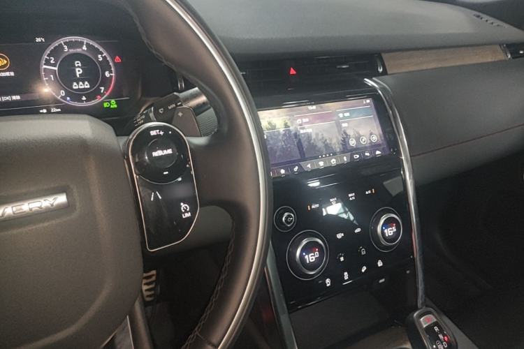 Used Land Rover Discovery Sport 2020 249 PS R-Dynamic Performance Edition Center Console