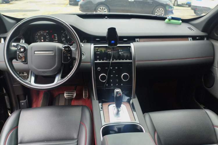 Used Land Rover Discovery Sport 2020 249 PS R-Dynamic Performance Tech Edition 7 Seats Center Console