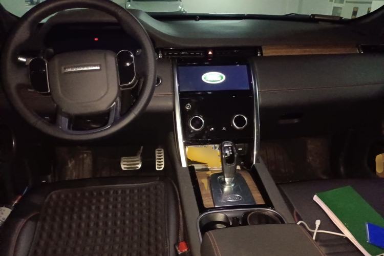 Used Land Rover Discovery Sport 2020 249 PS R-Dynamic Performance Edition Center Console