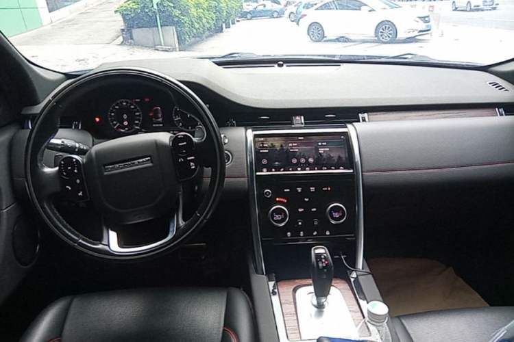 Used Land Rover Discovery Sport 2020 249 PS R-Dynamic Performance Edition Center Console