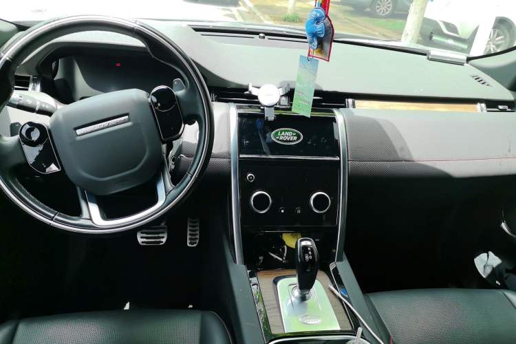 Used Land Rover Discovery Sport 2020 249 PS R-Dynamic Performance Edition Center Console