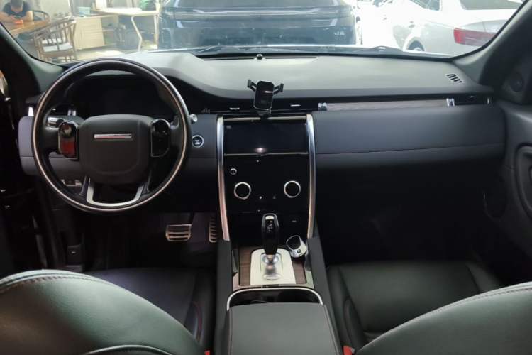 Used Land Rover Discovery Sport 2020 249 PS R-Dynamic Performance Edition Center Console