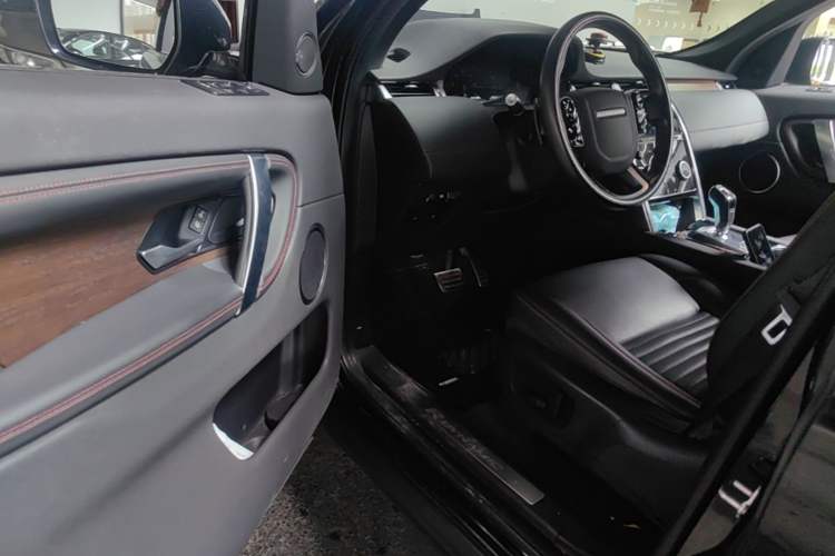 Used Land Rover Discovery Sport 2020 249 PS R-Dynamic Performance Edition Driver Seat