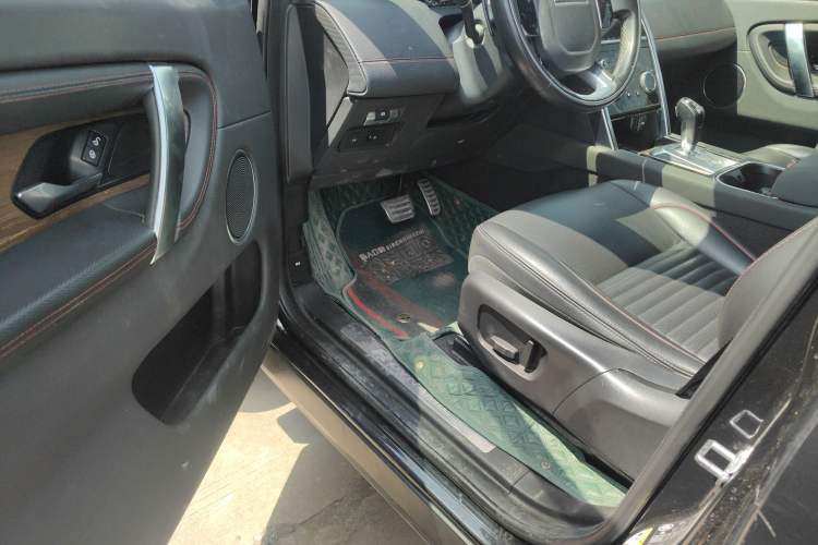 Used Land Rover Discovery Sport 2020 249 PS R-Dynamic Performance Edition Driver Seat