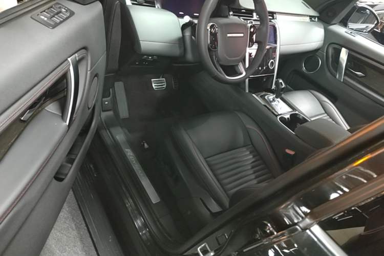 Used Land Rover Discovery Sport 2020 249 PS R-Dynamic Performance Edition Driver Seat