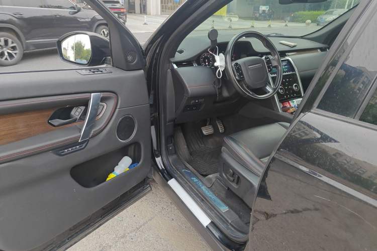 Used Land Rover Discovery Sport 2020 249 PS R-Dynamic Performance Edition Driver Seat