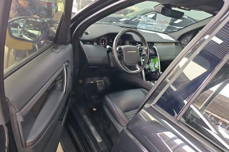 Used Land Rover Discovery Sport 2020 249 PS R-Dynamic Performance Edition Driver Seat