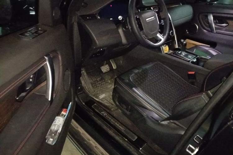 Used Land Rover Discovery Sport 2020 249 PS R-Dynamic Performance Edition Driver Seat