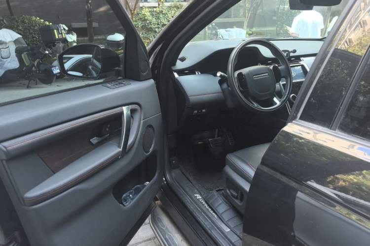 Used Land Rover Discovery Sport 2020 249 PS R-Dynamic Performance Edition Driver Seat