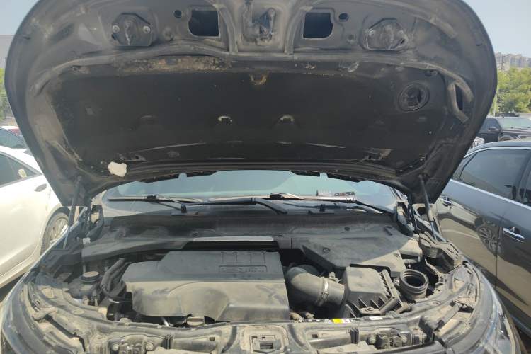 Used Land Rover Discovery Sport 2020 249 PS R-Dynamic Performance Edition Engine Bay