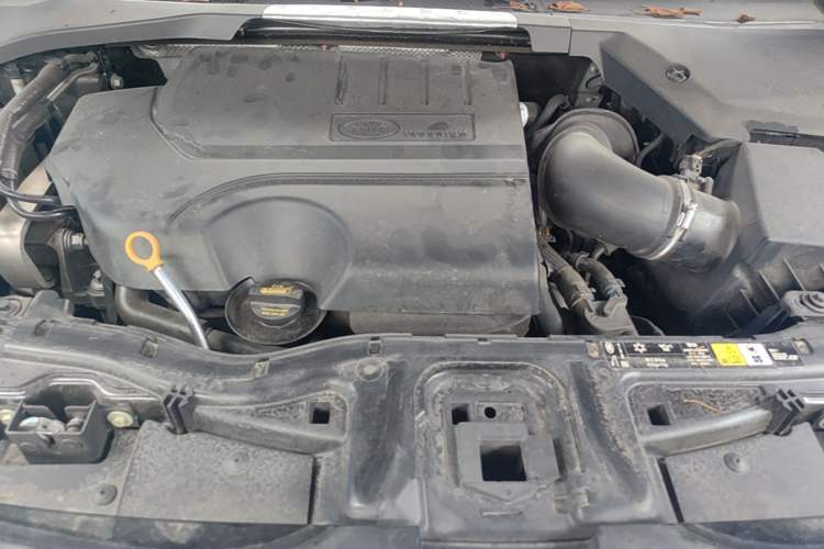 Used Land Rover Discovery Sport 2020 249 PS R-Dynamic Performance Edition Engine Bay