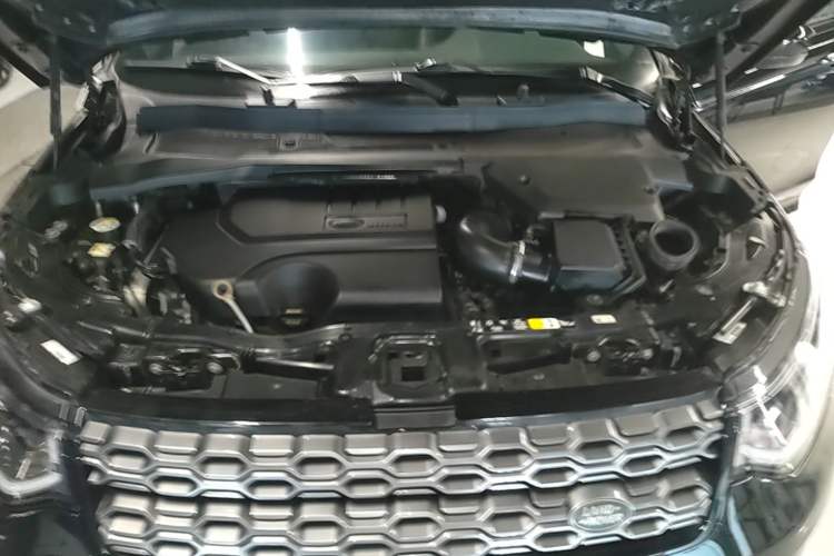 Used Land Rover Discovery Sport 2020 249 PS R-Dynamic Performance Tech Edition 7 Seats Engine Bay
