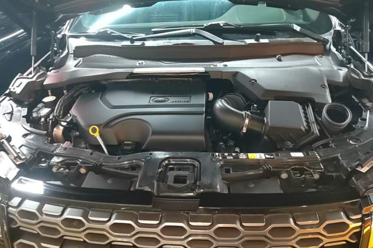 Used Land Rover Discovery Sport 2020 249 PS R-Dynamic Performance Edition Engine Bay