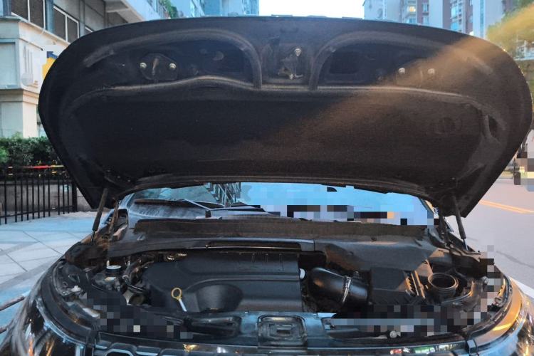 Used Land Rover Discovery Sport 2020 249 PS R-Dynamic Performance Edition Engine Bay