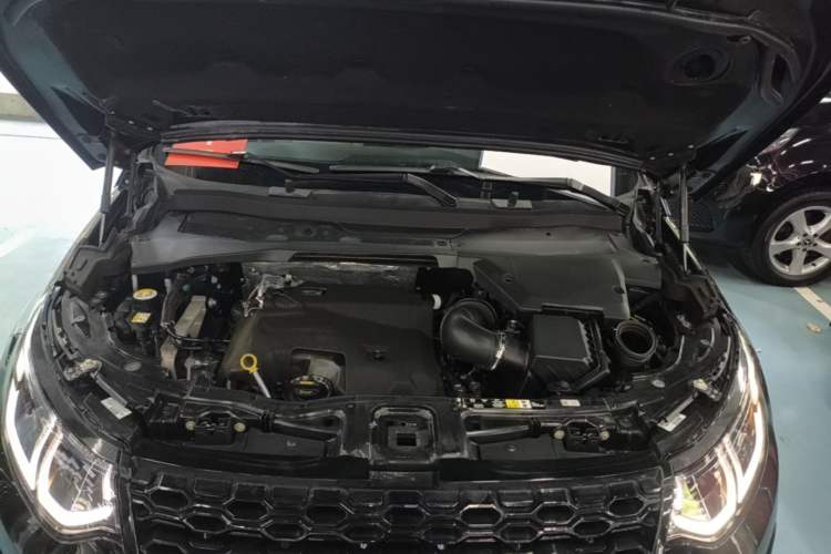 Used Land Rover Discovery Sport 2020 249 PS R-Dynamic Performance Edition Engine Bay