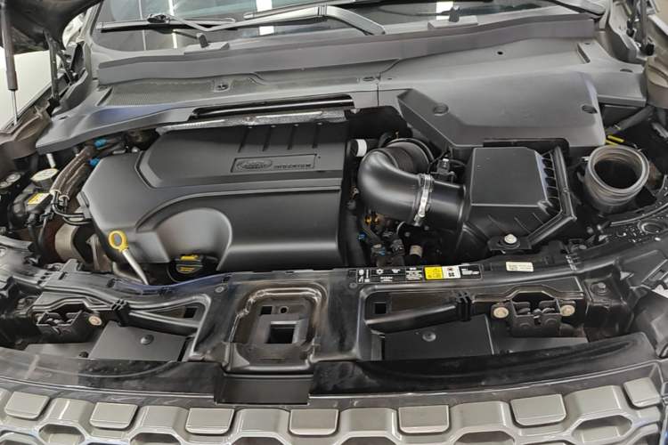 Used Land Rover Discovery Sport 2020 249 PS R-Dynamic Performance Tech Edition 7 Seats Engine Bay