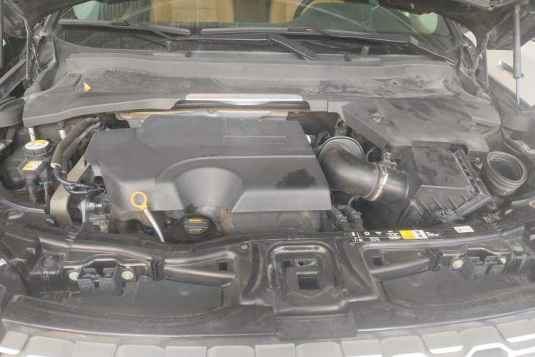 Used Land Rover Discovery Sport 2020 200 PS Family Edition Engine Bay