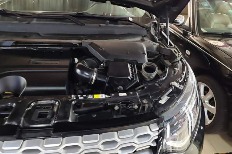Used Land Rover Discovery Sport 2020 200 PS Family Edition Engine Bay Left