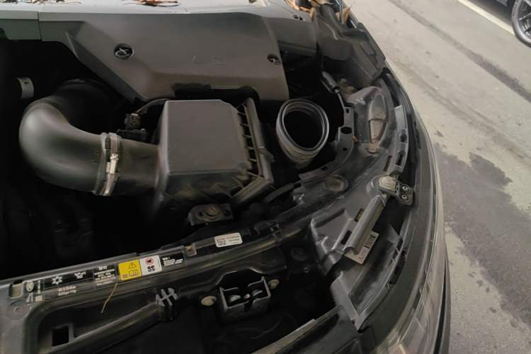 Used Land Rover Discovery Sport 2020 249 PS R-Dynamic Performance Edition Engine Bay Left