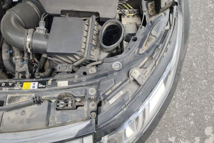 Used Land Rover Discovery Sport 2020 249 PS R-Dynamic Performance Edition Engine Bay Left