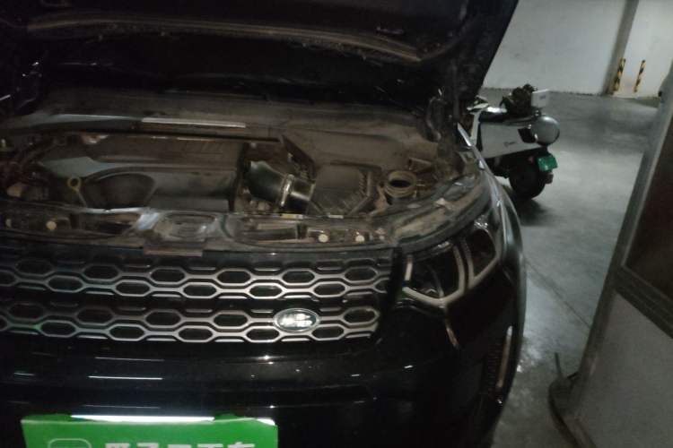 Used Land Rover Discovery Sport 2020 249 PS R-Dynamic Performance Tech Edition 7 Seats Engine Bay Left