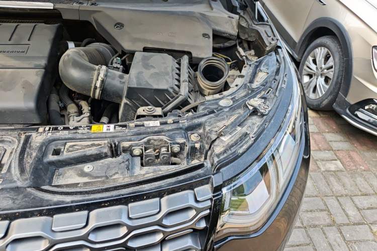 Used Land Rover Discovery Sport 2020 249 PS R-Dynamic Performance Edition Engine Bay Left